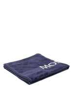 Moncler пляжное полотенце с жаккардовым логотипом, синий