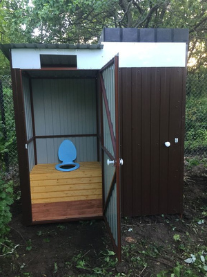 Туалет для дачи на яму типа Шалаш