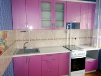 Кухонный гарнитур на заказ цвет розовый металлик