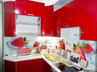 Кухонный гарнитур угловой с глянцевым фасадом, цвет красный металлик