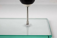 Сверление отверстия в стекле 4 мм.d 10-12 мм.