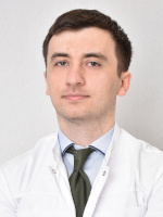 Устарханов Имран Ибрагимович, офтальмолог