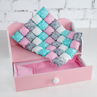Диван-кровать для кукол Розовый сон с комплектом постельного белья ДК001 КОНЯША